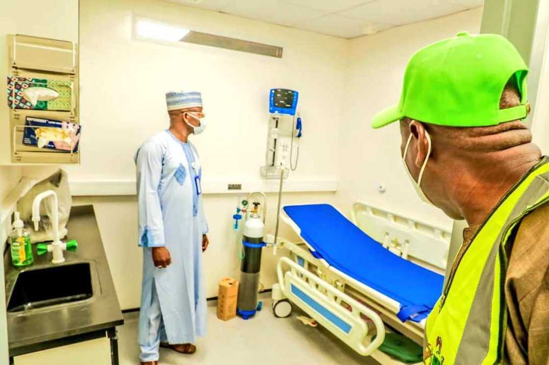 Ganduje ya kaddamar da sabbin cibiyoyin gwajin cutar korona guda 2 a Kano
Hakkin Mallakar Hoto: Fadar gwamnatin Kano Ganduje ya kaddamar da sabbin cibiyoyin gwajin cutar korona guda 2 a Kano
Hakkin Mallakar Hoto: Fadar gwamnatin Kano