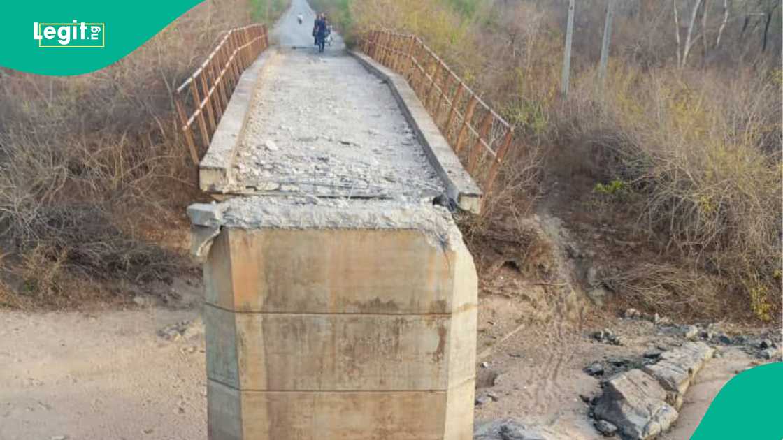 Yadda 'yan ta'adda suka tarwatsa gadar Neja da bam