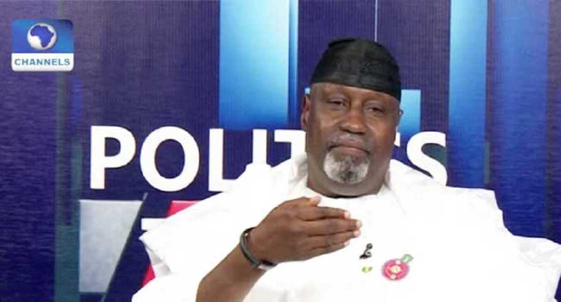 Tsaro: Shugabannin tsaro ya kamata su amsa gayyatar majalisa ba Buhari ba, in ji jigon APC Tsaro: Shugabannin tsaro ya kamata su amsa gayyatar majalisa ba Buhari ba, in ji jigon APC