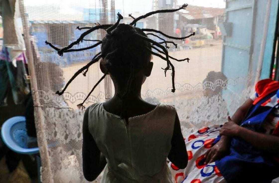 Nairobi hairdressers invent new spiky style resembling coronavirus to create awareness Nairobi hairdressers invent new spiky style resembling coronavirus to create awareness