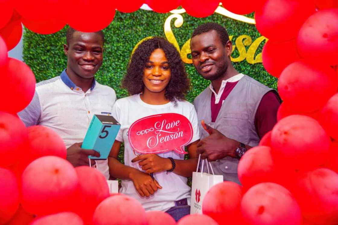 OPPO Treats Customers to a Surprise Love Experience on Valentine Day 2022 OPPO Treats Customers to a Surprise Love Experience on Valentine Day 2022