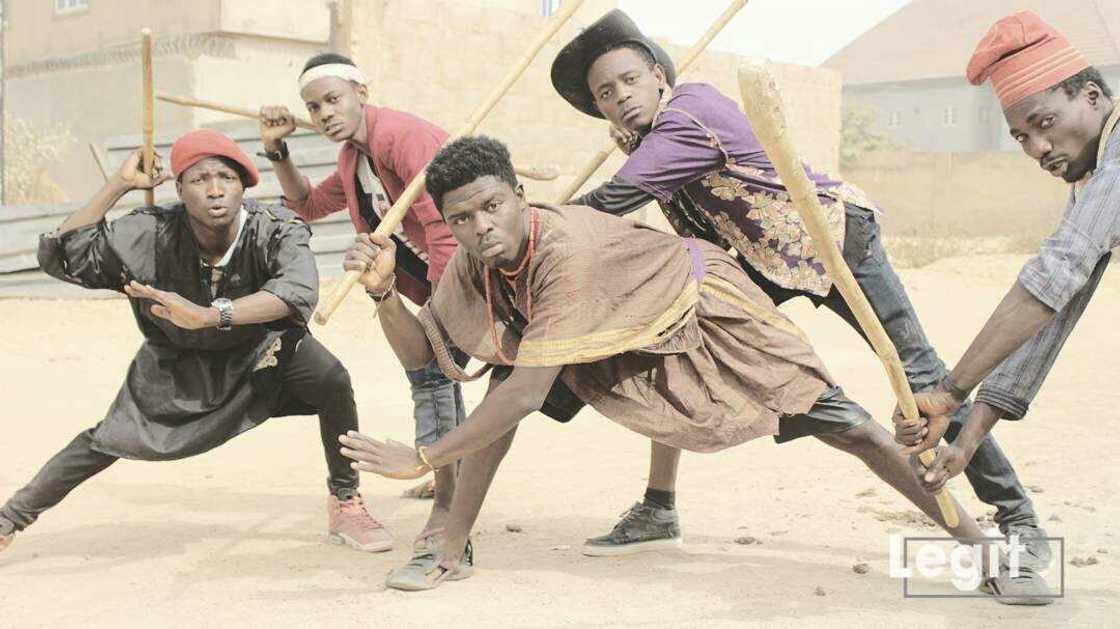 Daruruwan mutane na tururuwa wurin neman maganin bindiga a jihar Zamfara Daruruwan mutane na tururuwa wurin neman maganin bindiga a jihar Zamfara