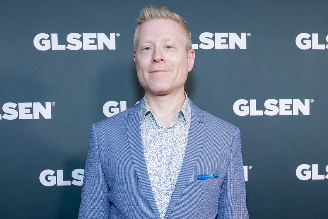 Anthony Rapp attends an award ceremony