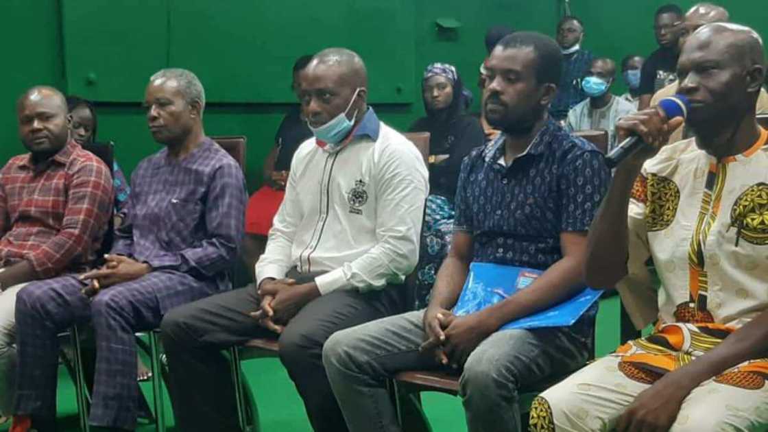 Ya kwace mana matanmu na aure Ya kwace mana matanmu na aure