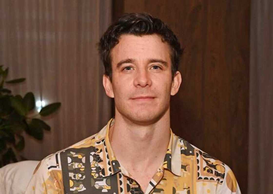 Luke Thompson's relationship Luke Thompson's relationship