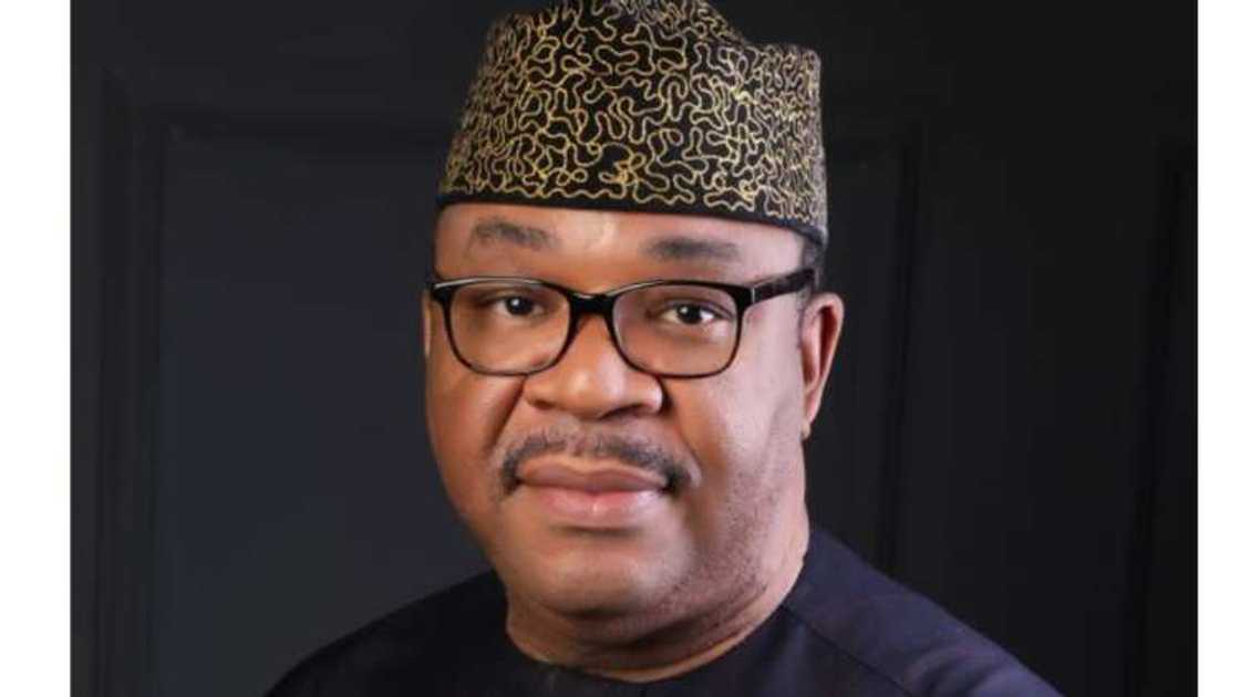 Tsohon Ministan ayyuka a Najeriya, Mike Oziegbe, ya bar PDP. Tsohon Ministan ayyuka a Najeriya, Mike Oziegbe, ya bar PDP.