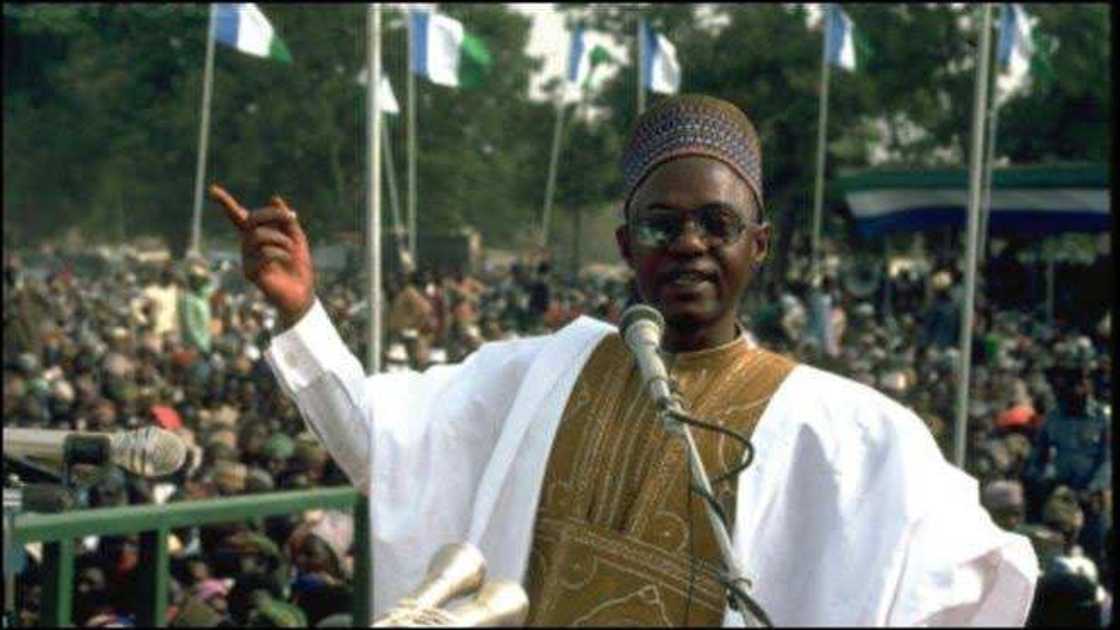 Mutuwar Shagari: Buhari ya bayar da umarnin nade tuta na tsawon kwana uku Mutuwar Shagari: Buhari ya bayar da umarnin nade tuta na tsawon kwana uku