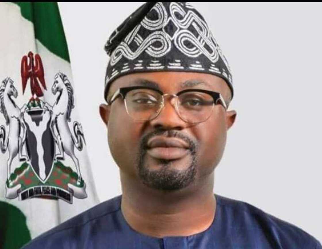 Ministan cikin gida, Tunji-Ojo. Ministan cikin gida, Tunji-Ojo.