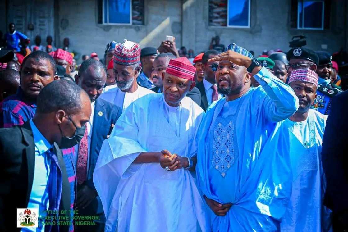 Gwamna Abba ya jinjina wa hukumar kashe gobara da jami'an tsaro kan gobarar kasuwar Kano.