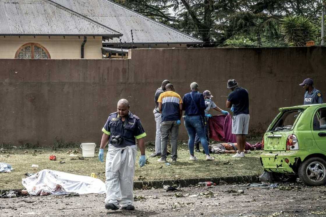 A truck carrying liquefied petroleum gas (LPG) got stuck under a bridge in Boksburg on Saturday A truck carrying liquefied petroleum gas (LPG) got stuck under a bridge in Boksburg on Saturday