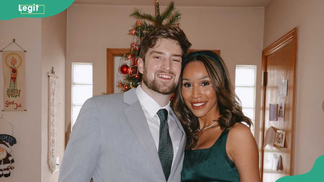 Taylor Smith and Carsten "Bergie" Bergersen in the house pising for a photo Taylor Smith and Carsten "Bergie" Bergersen in the house pising for a photo