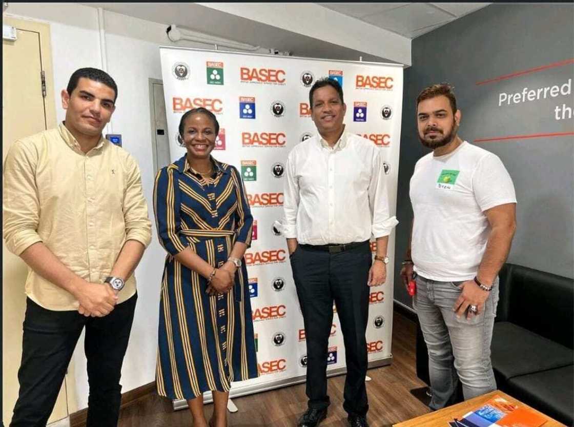 MicCom, cables, Niegria MicCom, cables, Niegria