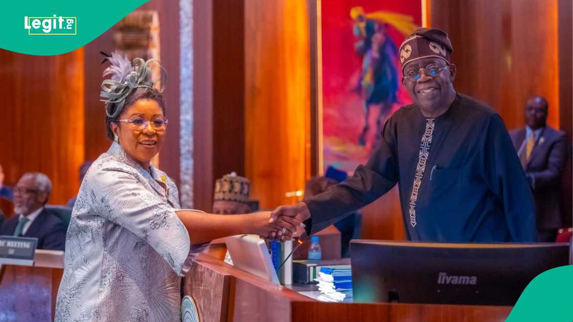 Rahoton MTEF ya nuna cewa albashin ma'aikatan tarayya zai kai N6.5trn a 2025 Rahoton MTEF ya nuna cewa albashin ma'aikatan tarayya zai kai N6.5trn a 2025