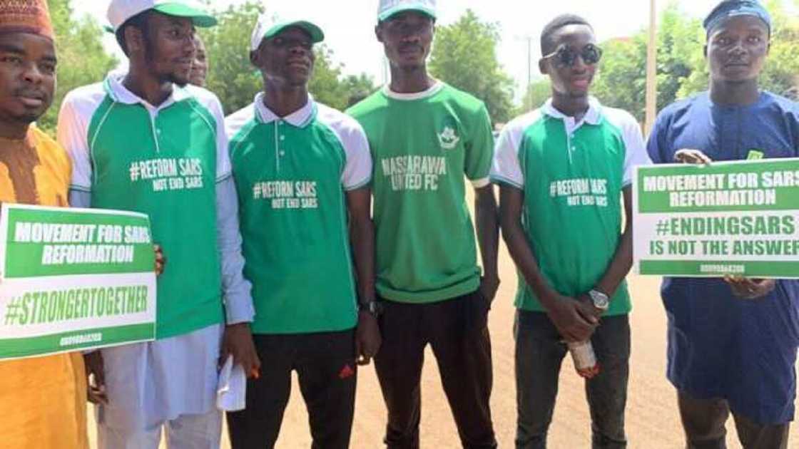 An gudanar da zanga-zangar goyon bayan gyara SARS a Kano (hotuna) An gudanar da zanga-zangar goyon bayan gyara SARS a Kano (hotuna)