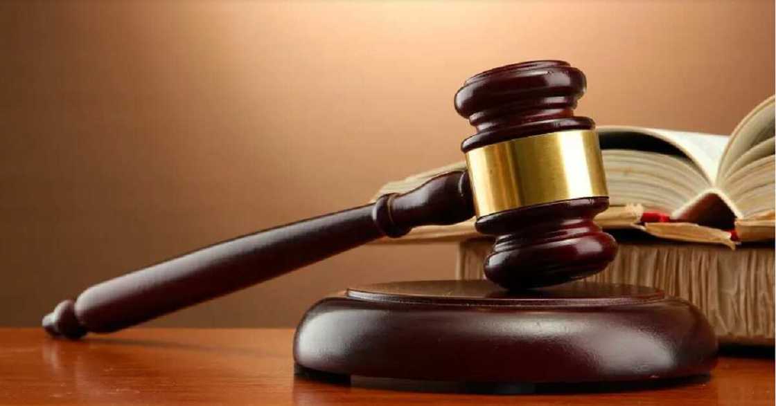 Gudumar alkalin kotu. Gudumar alkalin kotu.