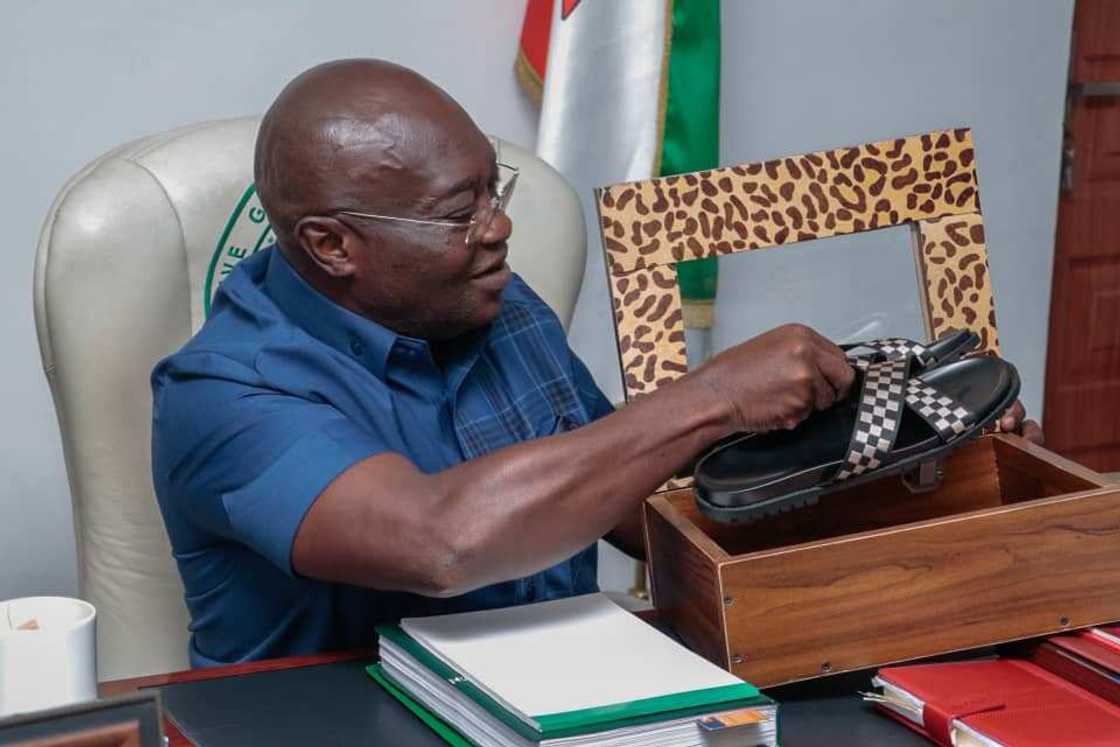 Gwamna Okezie Ikpeazu Gwamna Okezie Ikpeazu