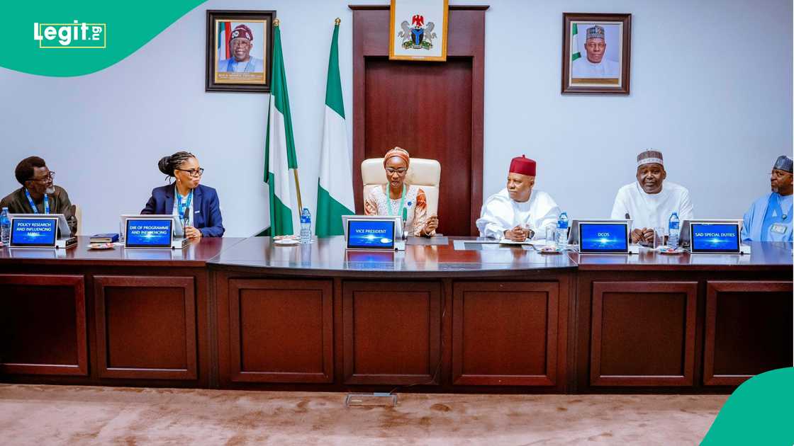 Joy Ogah a offis Joy Ogah a offis