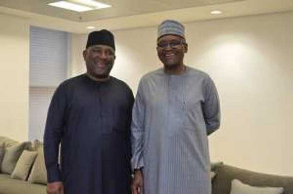 Hotunan haduwar biloniyoyi; Aliko Dangote ya ziyarci Abdulsamad Isyaka Rabi'u Hotunan haduwar biloniyoyi; Aliko Dangote ya ziyarci Abdulsamad Isyaka Rabi'u