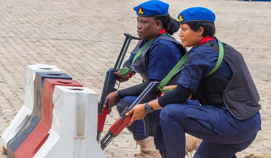 NSCDC ta gabatar da tawagar dakarun mata zalla da za su yi yaki da masu garkuwa NSCDC ta gabatar da tawagar dakarun mata zalla da za su yi yaki da masu garkuwa