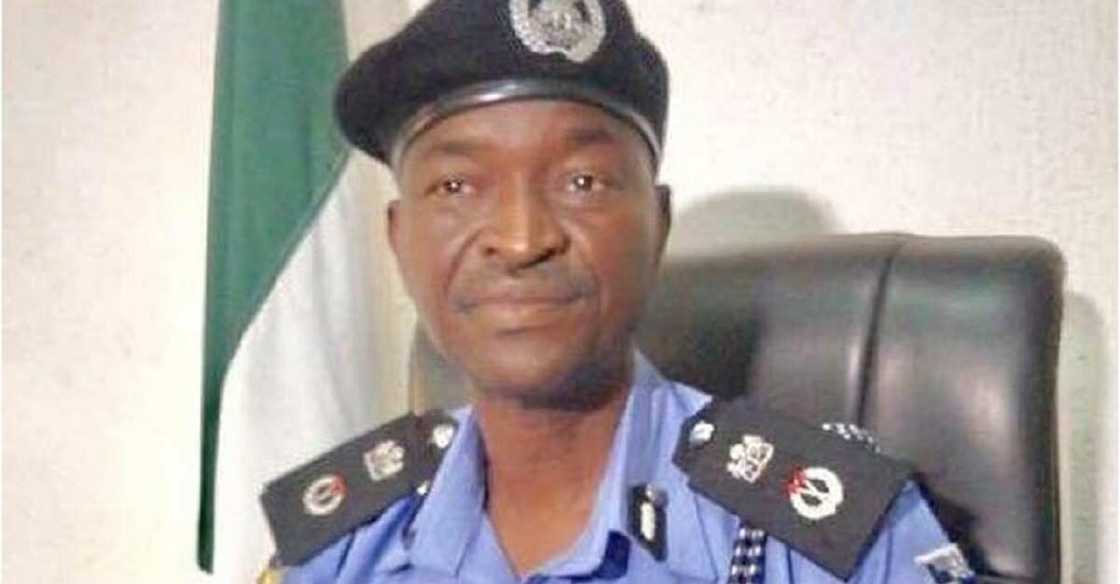 Yan bindiga sun afka wasu kauyukan uku a Zamfara, sun kashe uku, mazauna gari sun tsere Yan bindiga sun afka wasu kauyukan uku a Zamfara, sun kashe uku, mazauna gari sun tsere