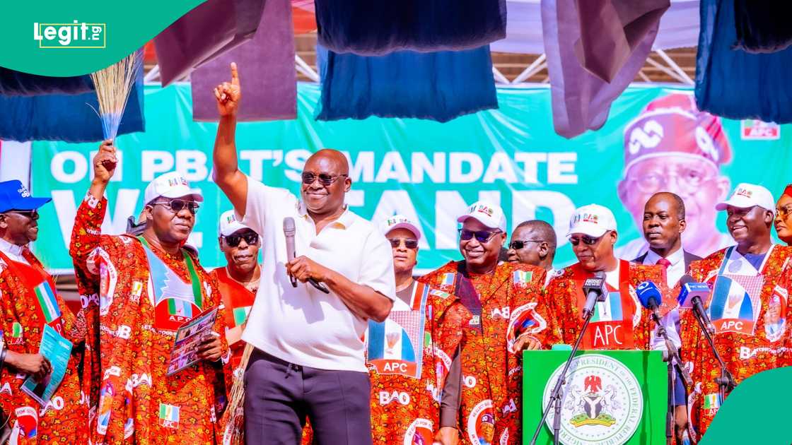 Former Ekiti state Governor Ayodele Fayose, a PDP member, publicly endorses Governor Biodun Oyebanji’s second-term bid at an APC rally in Ado-Ekiti, citing his leadership and development achievements.