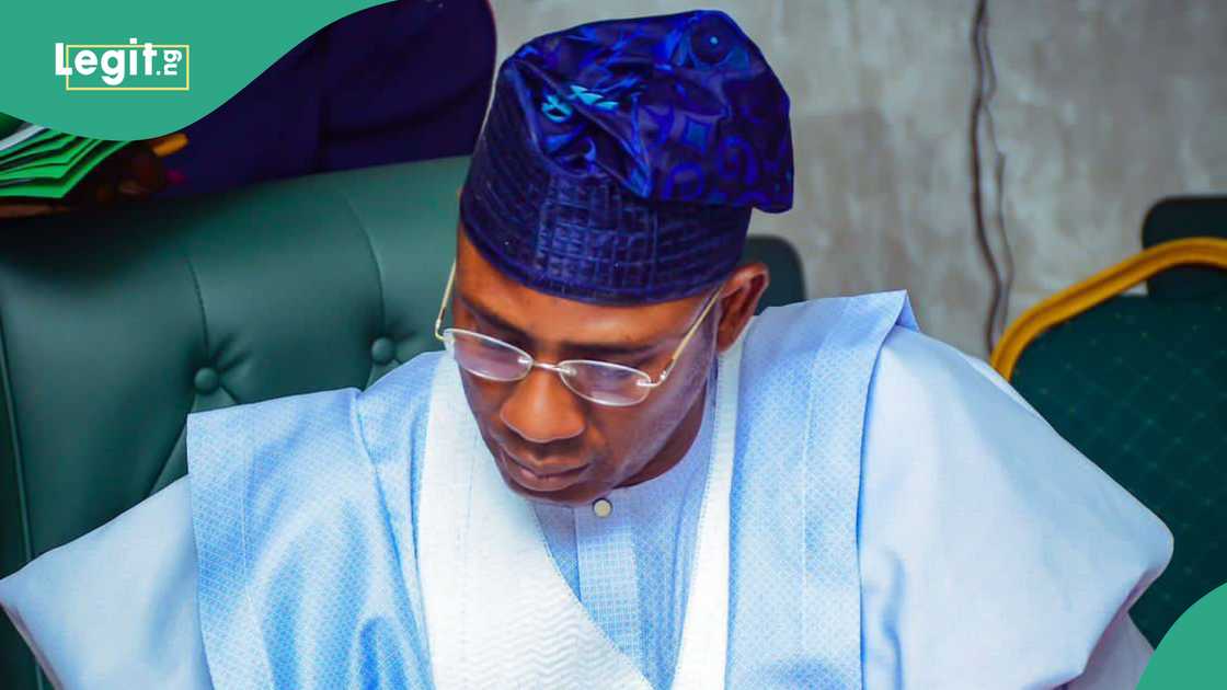 Ondo Rep, supporters defect to APC, gives reason Ondo Rep, supporters defect to APC, gives reason