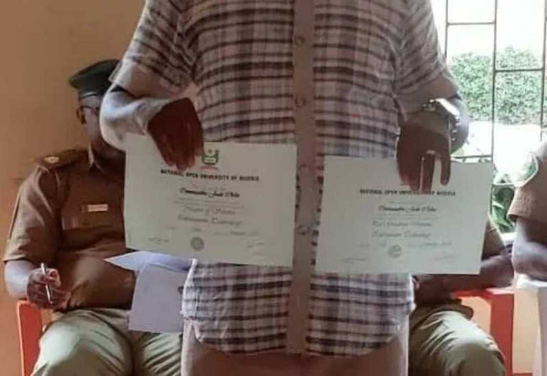 Wani fursuna ya kammala karatun digiri na biyu Wani fursuna ya kammala karatun digiri na biyu