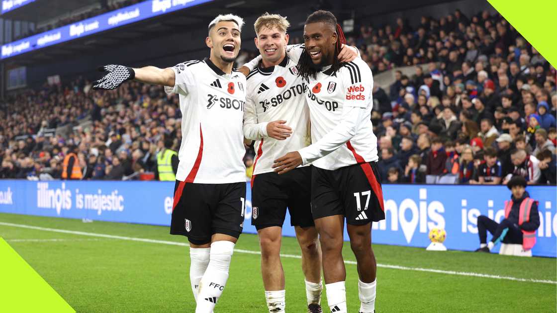 Andreas Pereira, Emile Smith Rowe, Alex Iwobi, Fulham, Crystal Palace, Selhurst Park, London, Premier League. Andreas Pereira, Emile Smith Rowe, Alex Iwobi, Fulham, Crystal Palace, Selhurst Park, London, Premier League.