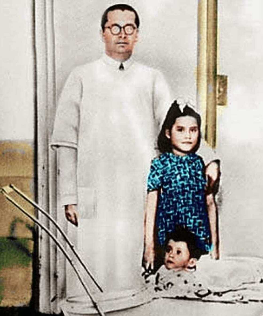 Colourful photo of Lina and her doctor, Gerardo Lozada Colourful photo of Lina and her doctor, Gerardo Lozada