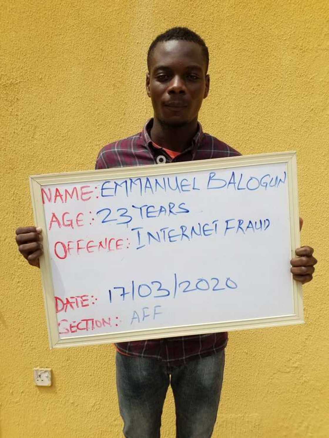 Court orders Yahoo boy to control traffic for 3 months over internet fraud (photo) Court orders Yahoo boy to control traffic for 3 months over internet fraud (photo)