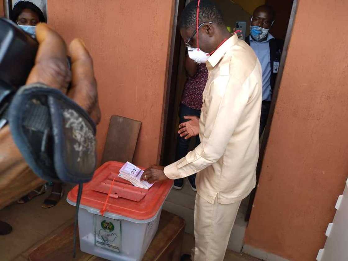 Kai tsaye: Yadda zabe gwamnan jihar Edo tsakanin Obaseki da Ize-iyamu ke gudana Kai tsaye: Yadda zabe gwamnan jihar Edo tsakanin Obaseki da Ize-iyamu ke gudana