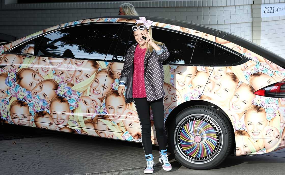 Jojo Siwa greets fans as she leaves her custom wrapped Tesla Model X Jojo Siwa greets fans as she leaves her custom wrapped Tesla Model X