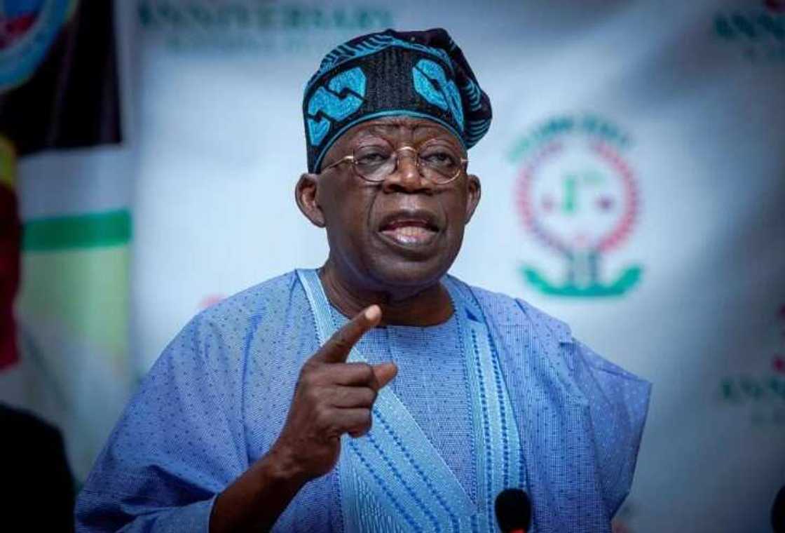 Tinubu ya caccaki gwamna, ya ce shi ya daura shi mulki Tinubu ya caccaki gwamna, ya ce shi ya daura shi mulki