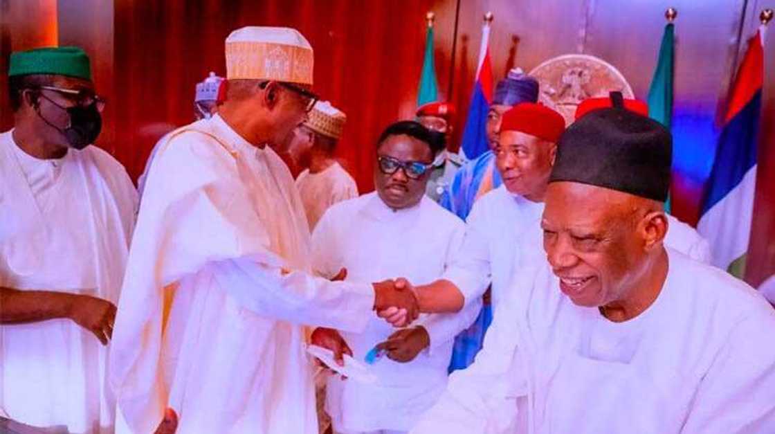 Buhari Ya Ci Abincin Dare Tare da Adamu da Gwamnoni Ana Jajiberin Zaben Fidda Gwani Buhari Ya Ci Abincin Dare Tare da Adamu da Gwamnoni Ana Jajiberin Zaben Fidda Gwani