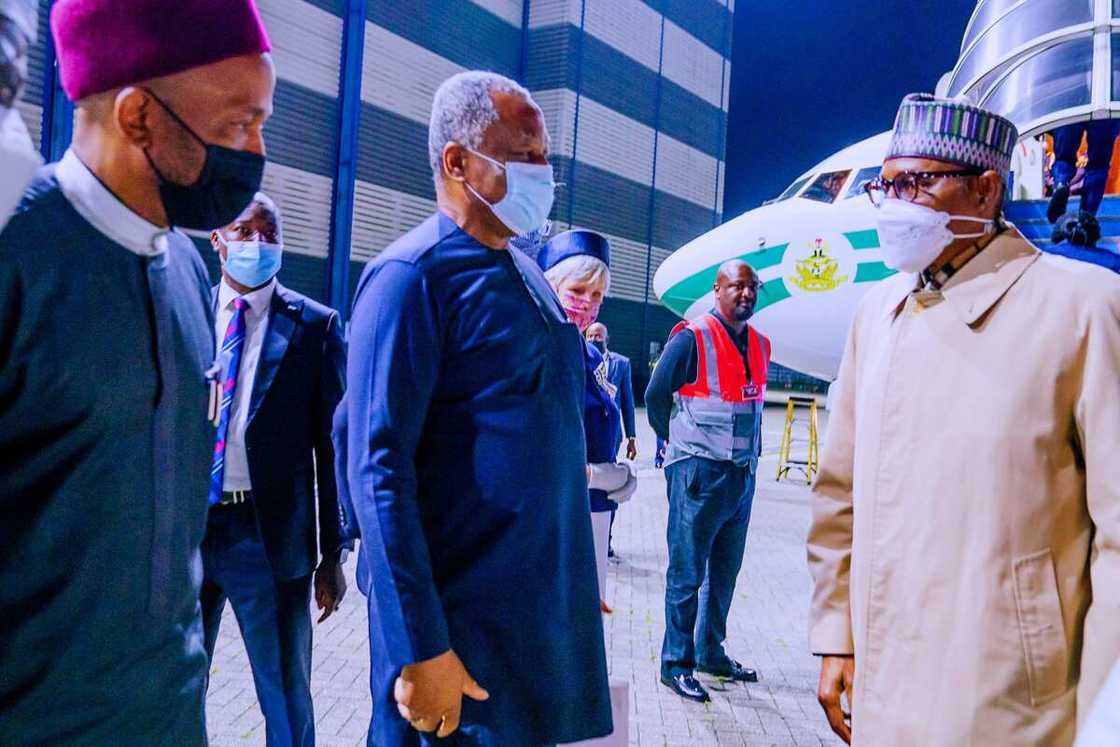 Da duminsa: Shugaba Buhari ya dira Landan, inda zai kwashe makonni biyu