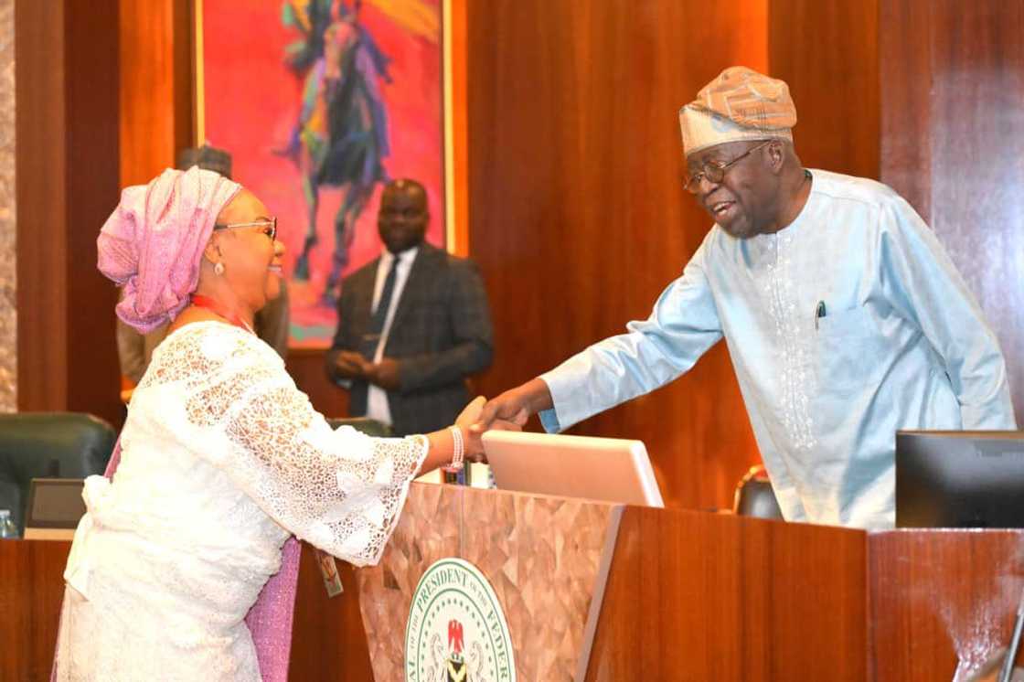 Tinubu ya rantsar da mambobin kwamitin gudanarwa na hukumar FCC Tinubu ya rantsar da mambobin kwamitin gudanarwa na hukumar FCC