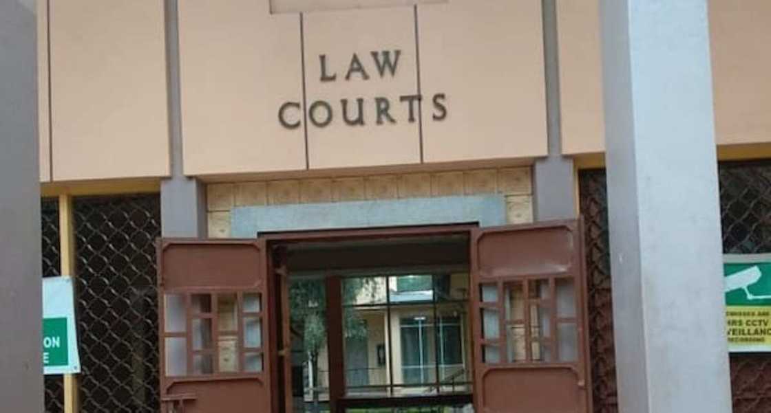 Budurwa ta yi karar saurayinta bayan shafe shekara 8 suna soyayya ba amma ya ƙi aurenta Budurwa ta yi karar saurayinta bayan shafe shekara 8 suna soyayya ba amma ya ƙi aurenta