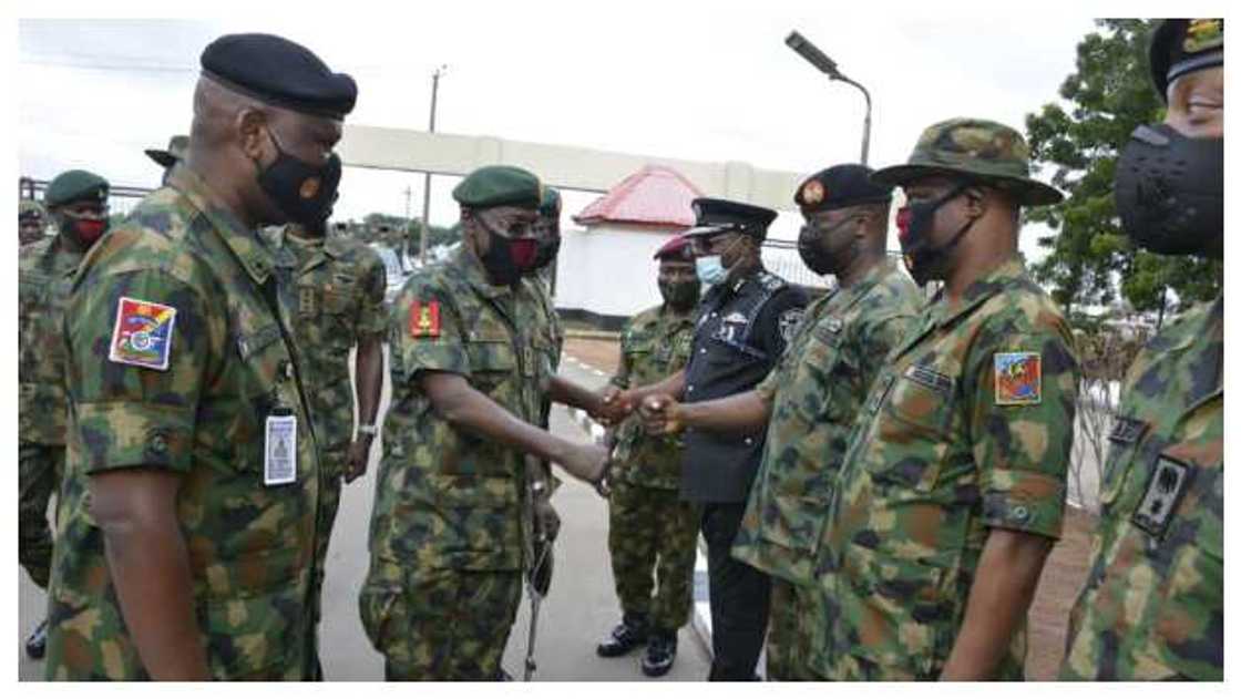 COAS Yahaya greeting top NA officials in Imo COAS Yahaya greeting top NA officials in Imo