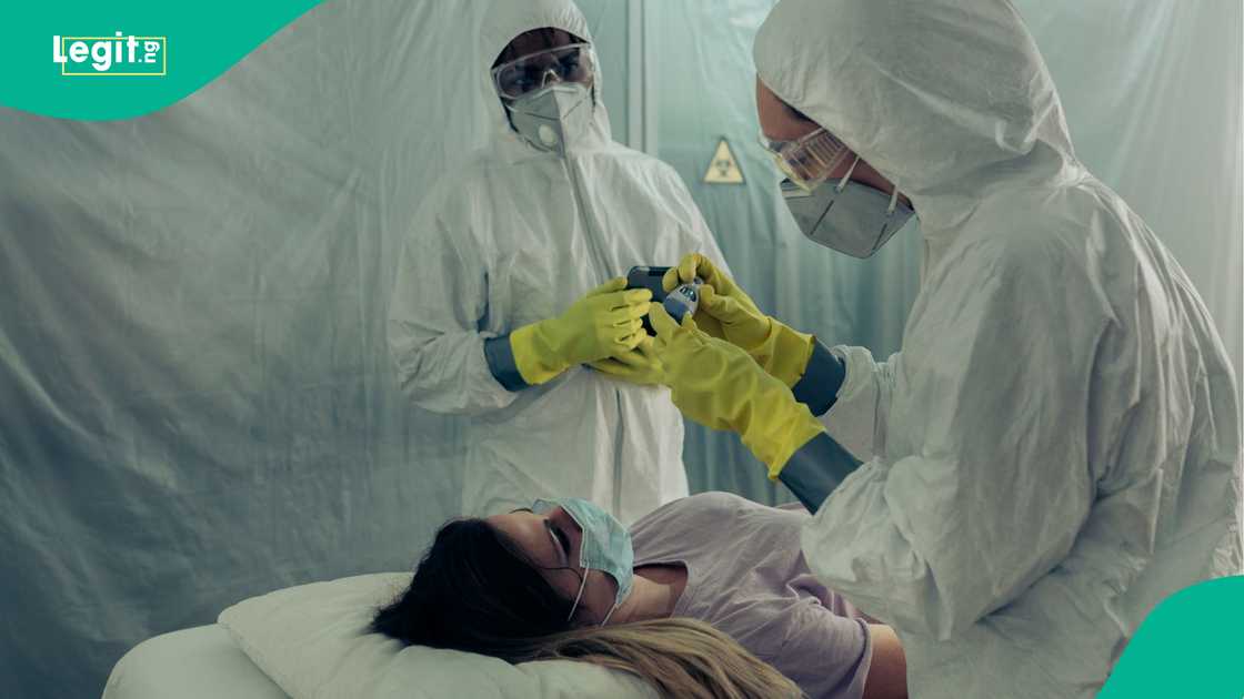 Hukumar Lafiya ta Duniya (WHO) ta ce ma'aikatan lafiya 4 ne cikin mutane 15 da suka mutu saboda kamuwa da Ebola a Congo Hukumar Lafiya ta Duniya (WHO) ta ce ma'aikatan lafiya 4 ne cikin mutane 15 da suka mutu saboda kamuwa da Ebola a Congo