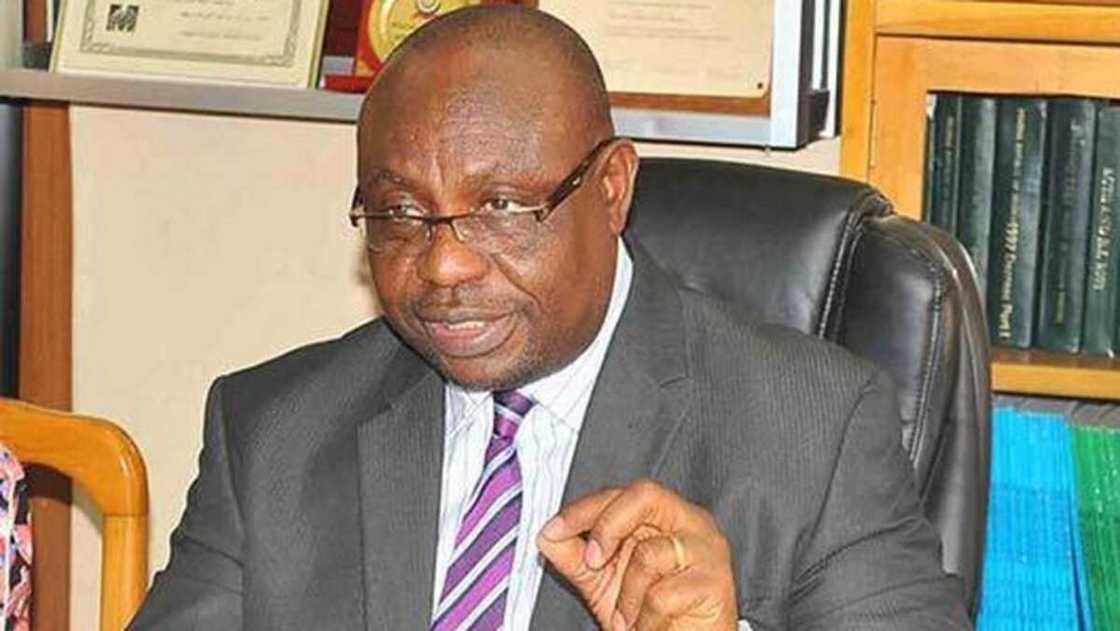 Kwamishinan yaɗa labaran INEC, Festus Okoye. Kwamishinan yaɗa labaran INEC, Festus Okoye.