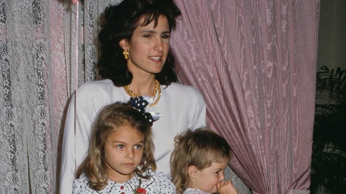 Cindy Costner with daughters Lily and Annie Cindy Costner with daughters Lily and Annie
