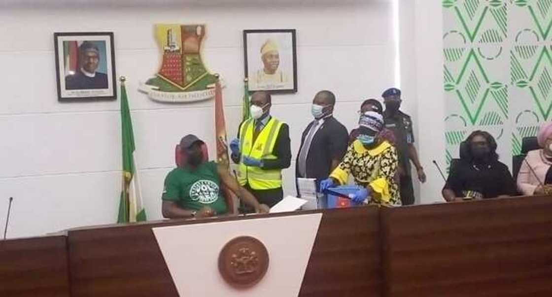 3.4m COVID-19 vaccine jabs in 2 rounds have been administered to Nigerians. 3.4m COVID-19 vaccine jabs in 2 rounds have been administered to Nigerians.