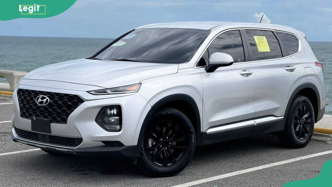A white 2019 Hyundai Santa Fe A white 2019 Hyundai Santa Fe