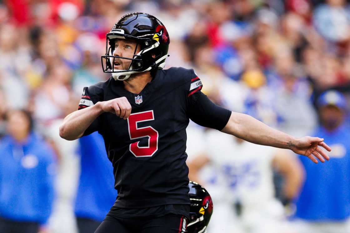 Matt Prater of the Arizona Cardinals attempts a field goal