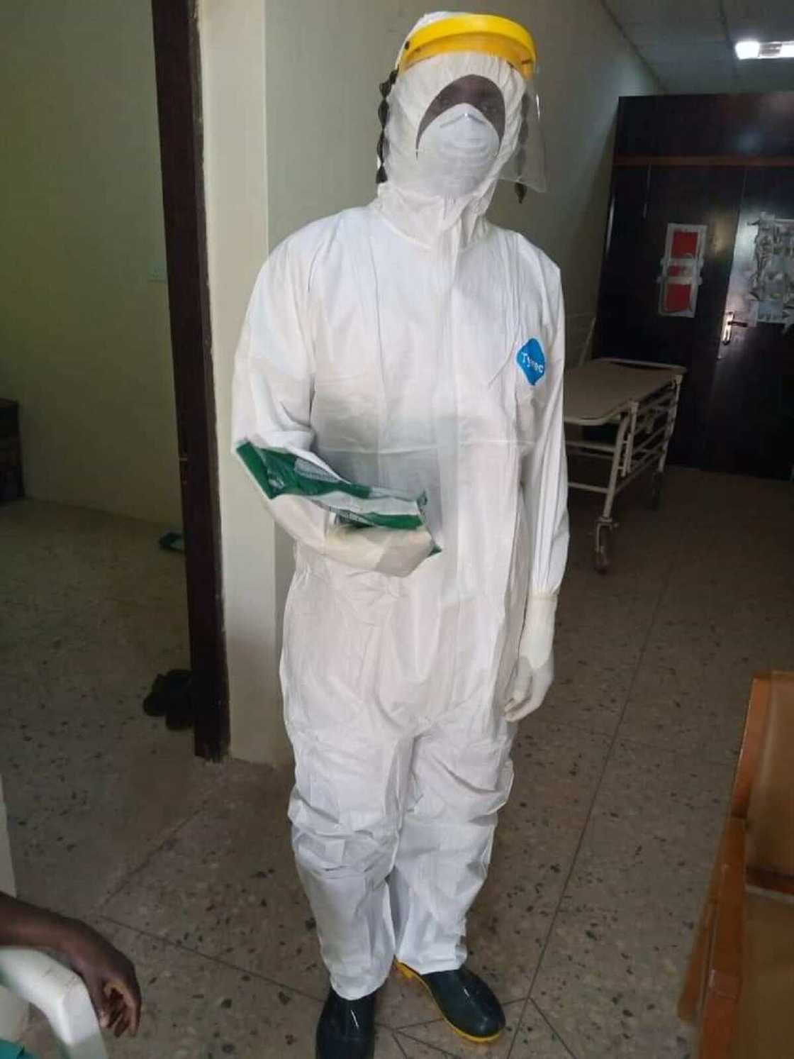 Hotuna: Yadda dalibin sakandare mai korona ke rubuta SSCE a Gombe Hotuna: Yadda dalibin sakandare mai korona ke rubuta SSCE a Gombe