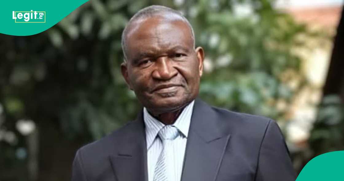 Tsohon Minista ya caccaki yan siyasa, ya shawarce su kan neman taimakon Ubangiji Tsohon Minista ya caccaki yan siyasa, ya shawarce su kan neman taimakon Ubangiji