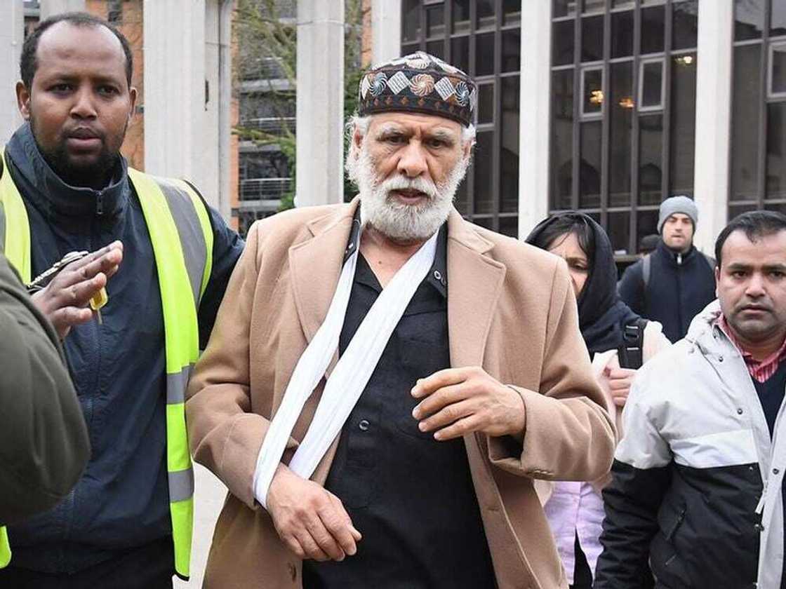 Ladanin Masallacin Landan da aka kai wa hari da wuka yace ya yafe duniya da lahira Ladanin Masallacin Landan da aka kai wa hari da wuka yace ya yafe duniya da lahira