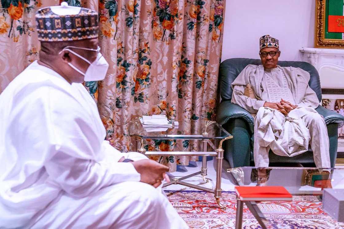 Shugaba Buhari yayin karbar bakuncin shugaban majalisar dattawa Shugaba Buhari yayin karbar bakuncin shugaban majalisar dattawa