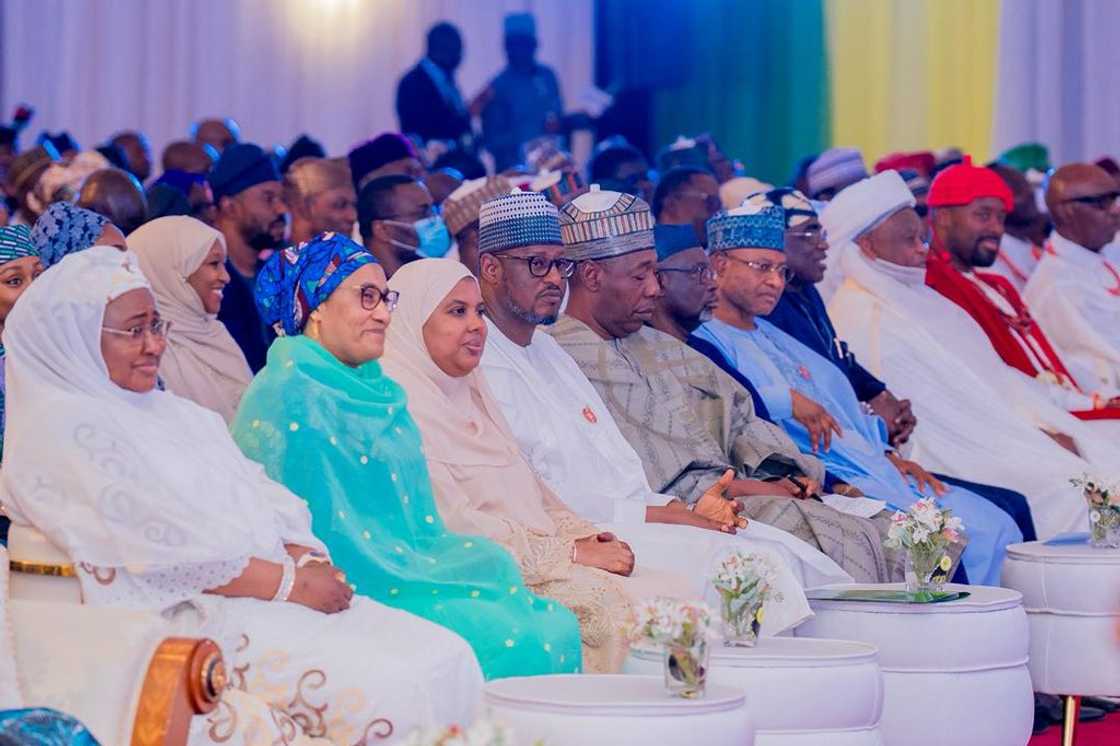 Gwamnoni, Aisha Buhari da sarakuna sun halarci bikin kaddamar da littafin Buhari Gwamnoni, Aisha Buhari da sarakuna sun halarci bikin kaddamar da littafin Buhari