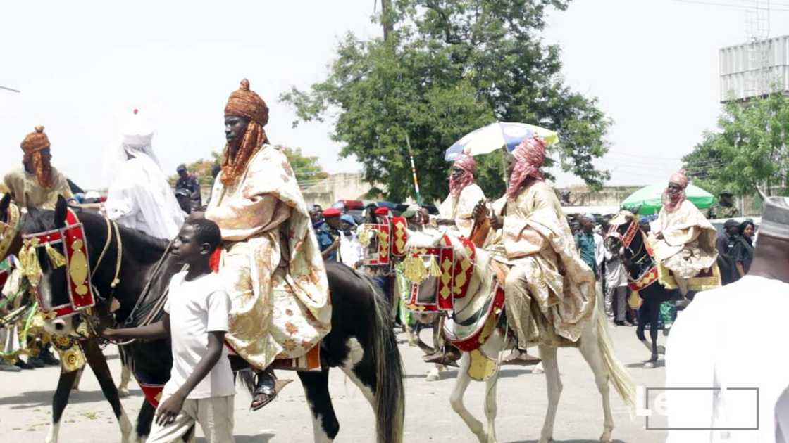Hotuna: Wata tawaga yayin kai caffa ga Sarki da Gwamna Hotuna: Wata tawaga yayin kai caffa ga Sarki da Gwamna